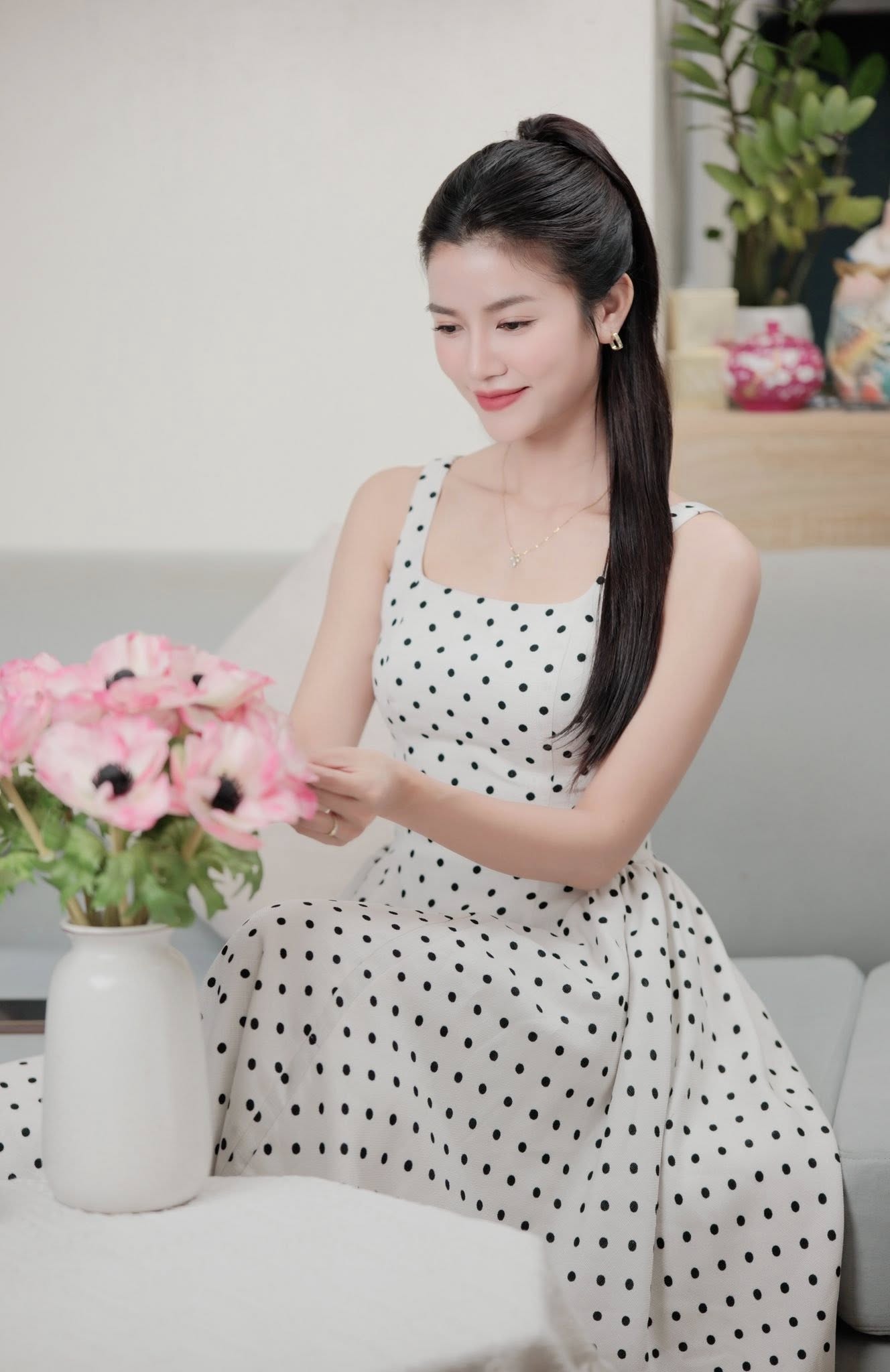 Người đ&agrave;n b&agrave; l&agrave;ng ch&agrave;i "chửi như h&aacute;t" tr&ecirc;n phim giờ v&agrave;ng VTV: Ngo&agrave;i đời xinh bất ngờ, lại th&ecirc;m style đẹp miễn ch&ecirc;- Ảnh 10.