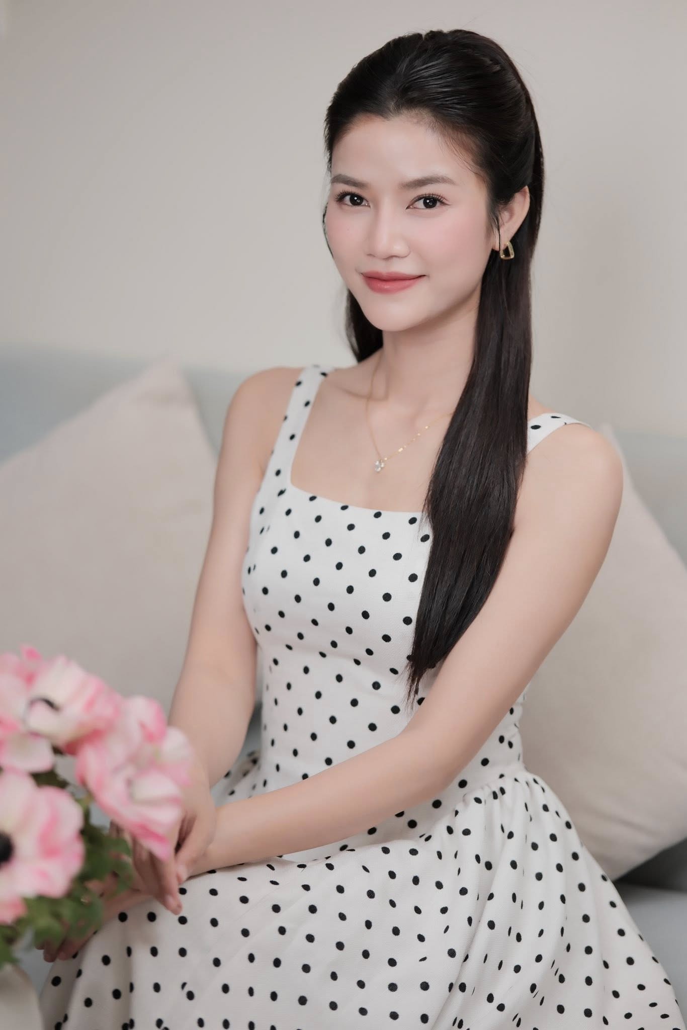 Người đ&agrave;n b&agrave; l&agrave;ng ch&agrave;i "chửi như h&aacute;t" tr&ecirc;n phim giờ v&agrave;ng VTV: Ngo&agrave;i đời xinh bất ngờ, lại th&ecirc;m style đẹp miễn ch&ecirc;- Ảnh 11.