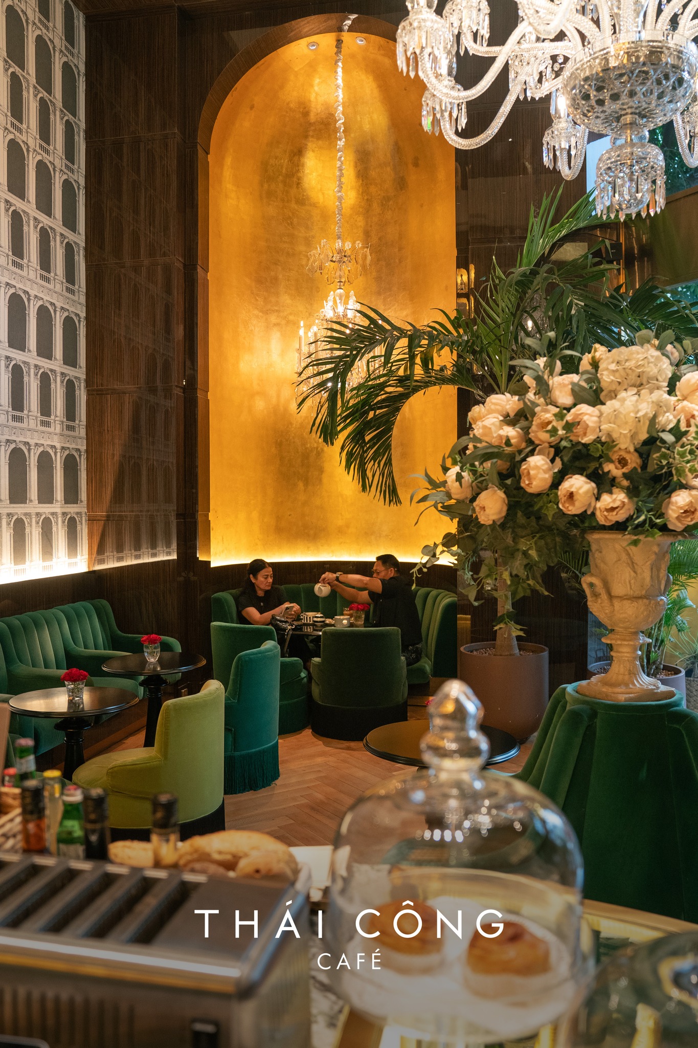 Chuyện g&igrave; đang xảy ra trong qu&aacute;n c&agrave; ph&ecirc; của Th&aacute;i C&ocirc;ng?- Ảnh 4.