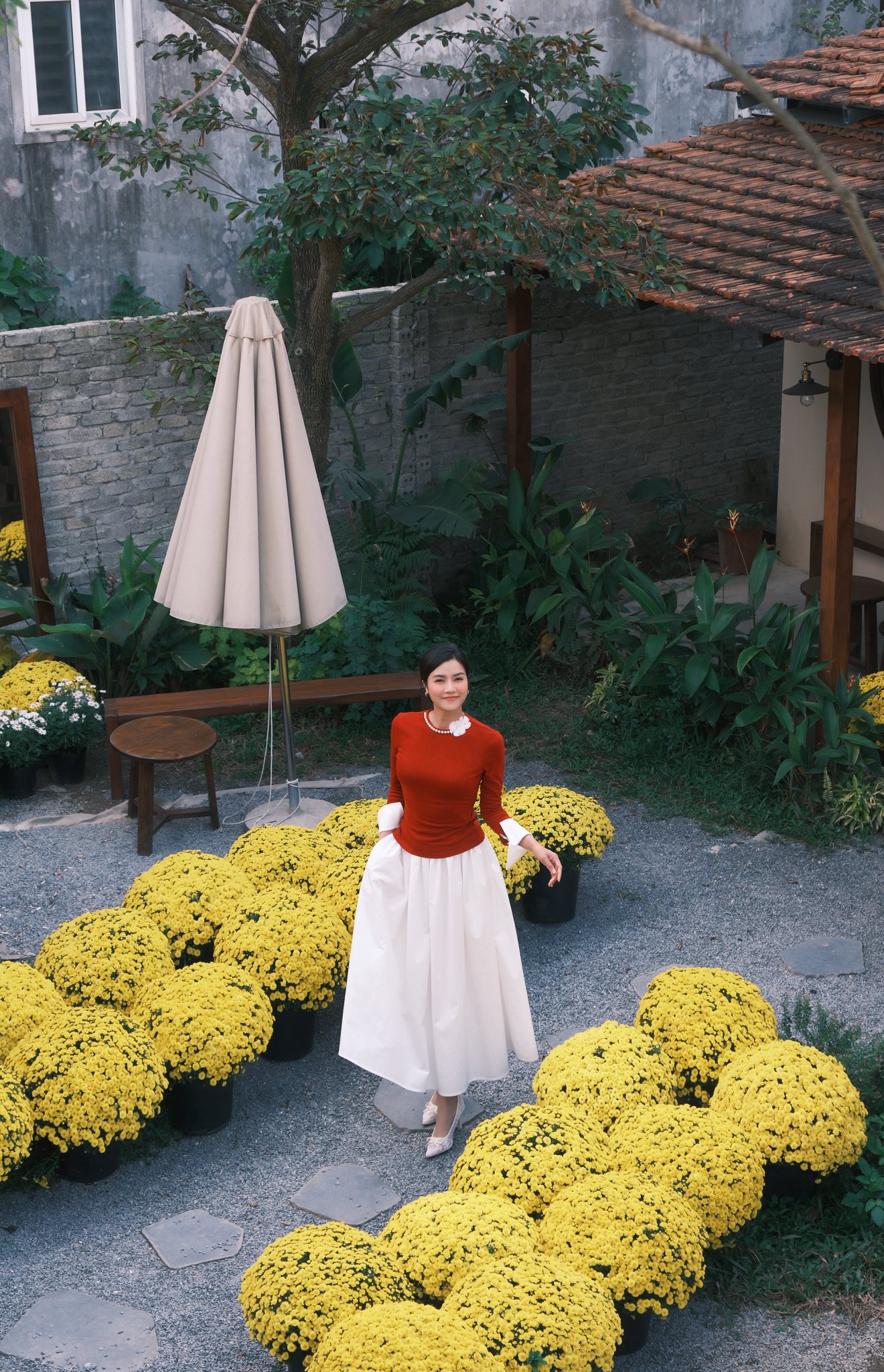 Người đ&agrave;n b&agrave; l&agrave;ng ch&agrave;i "chửi như h&aacute;t" tr&ecirc;n phim giờ v&agrave;ng VTV: Ngo&agrave;i đời xinh bất ngờ, lại th&ecirc;m style đẹp miễn ch&ecirc;- Ảnh 9.