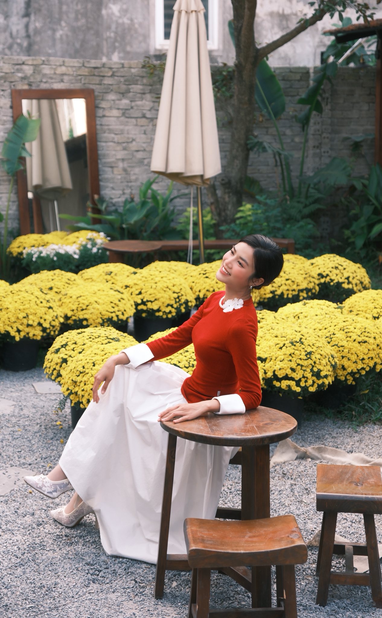 Người đ&agrave;n b&agrave; l&agrave;ng ch&agrave;i "chửi như h&aacute;t" tr&ecirc;n phim giờ v&agrave;ng VTV: Ngo&agrave;i đời xinh bất ngờ, lại th&ecirc;m style đẹp miễn ch&ecirc;- Ảnh 7.