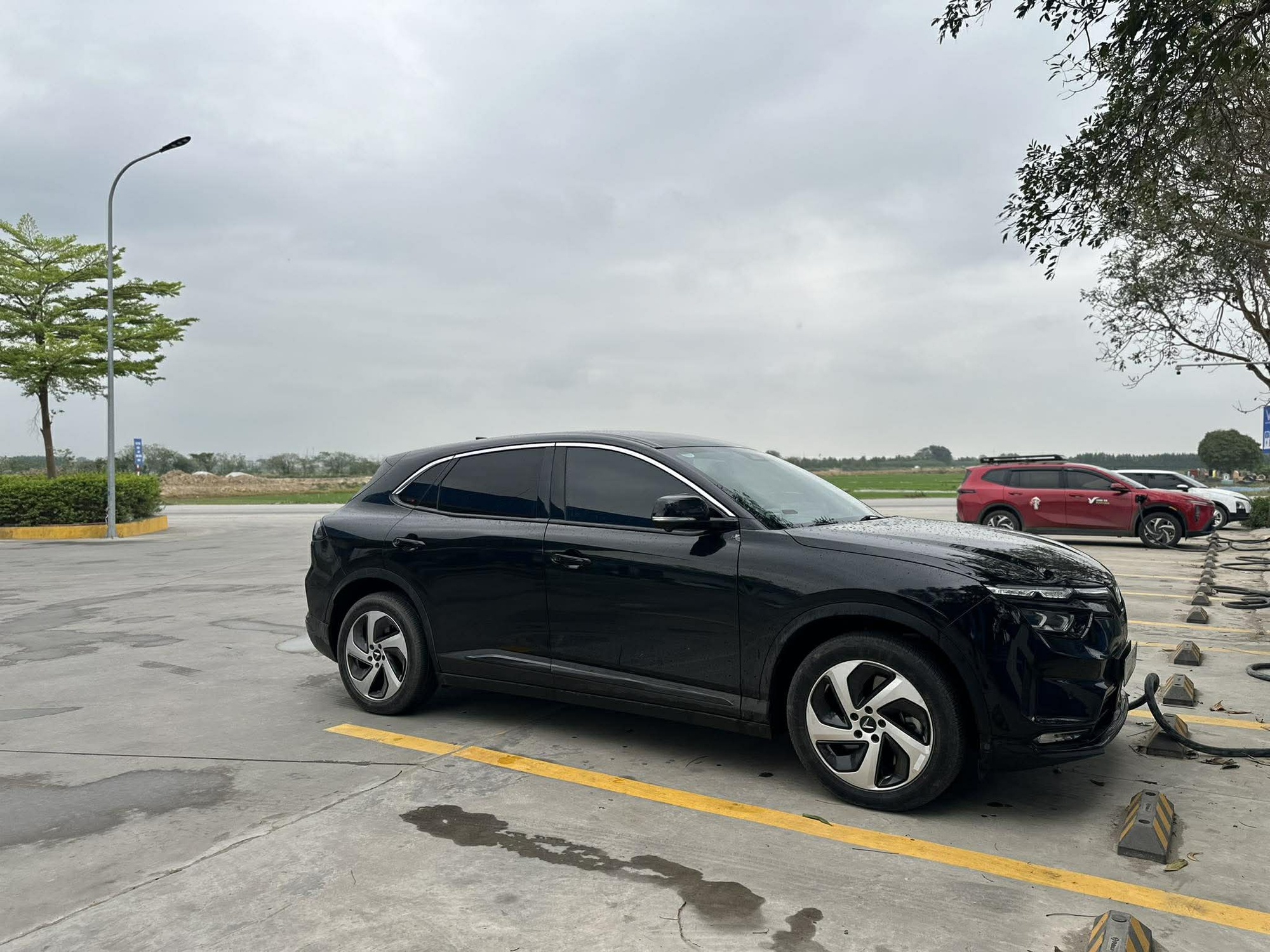 Chủ xe VinFast VF 8 đi hơn 3.500km/tháng không mất tiền: ‘Dẫn tour du lịch chuyển từ xe xăng sang xe điện là một bài toán có lợi’- Ảnh 5. Chủ xe VinFast VF 8 đi hơn 3.500km/tháng không mất tiền: ‘Dẫn tour du lịch chuyển từ xe xăng sang xe điện là một bài toán có lợi’- Ảnh 5.