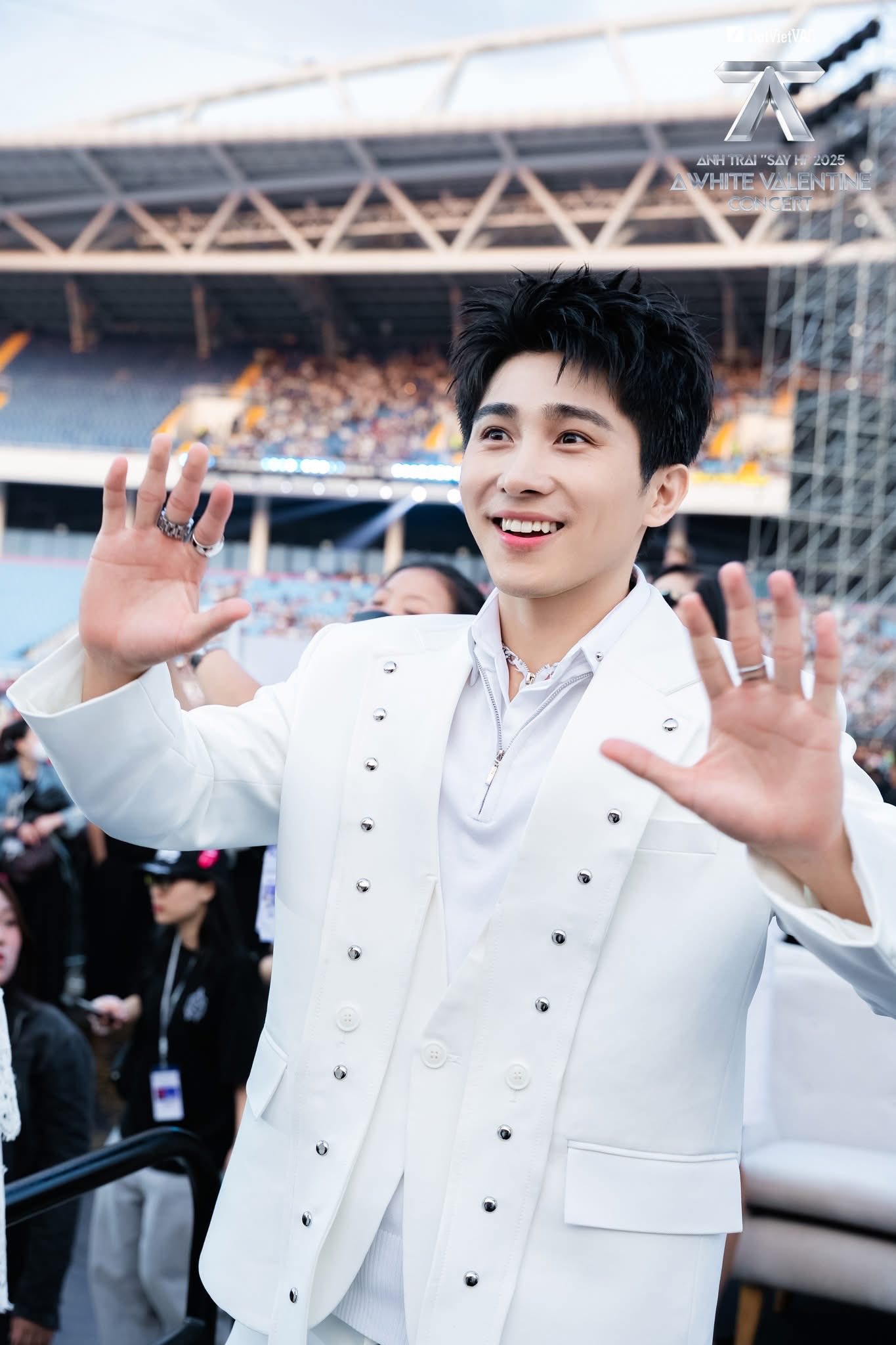 C&ocirc;ng ty giải tr&iacute; đầu ti&ecirc;n ở Việt Nam bị fan gửi hoa khiếu nại- Ảnh 6.