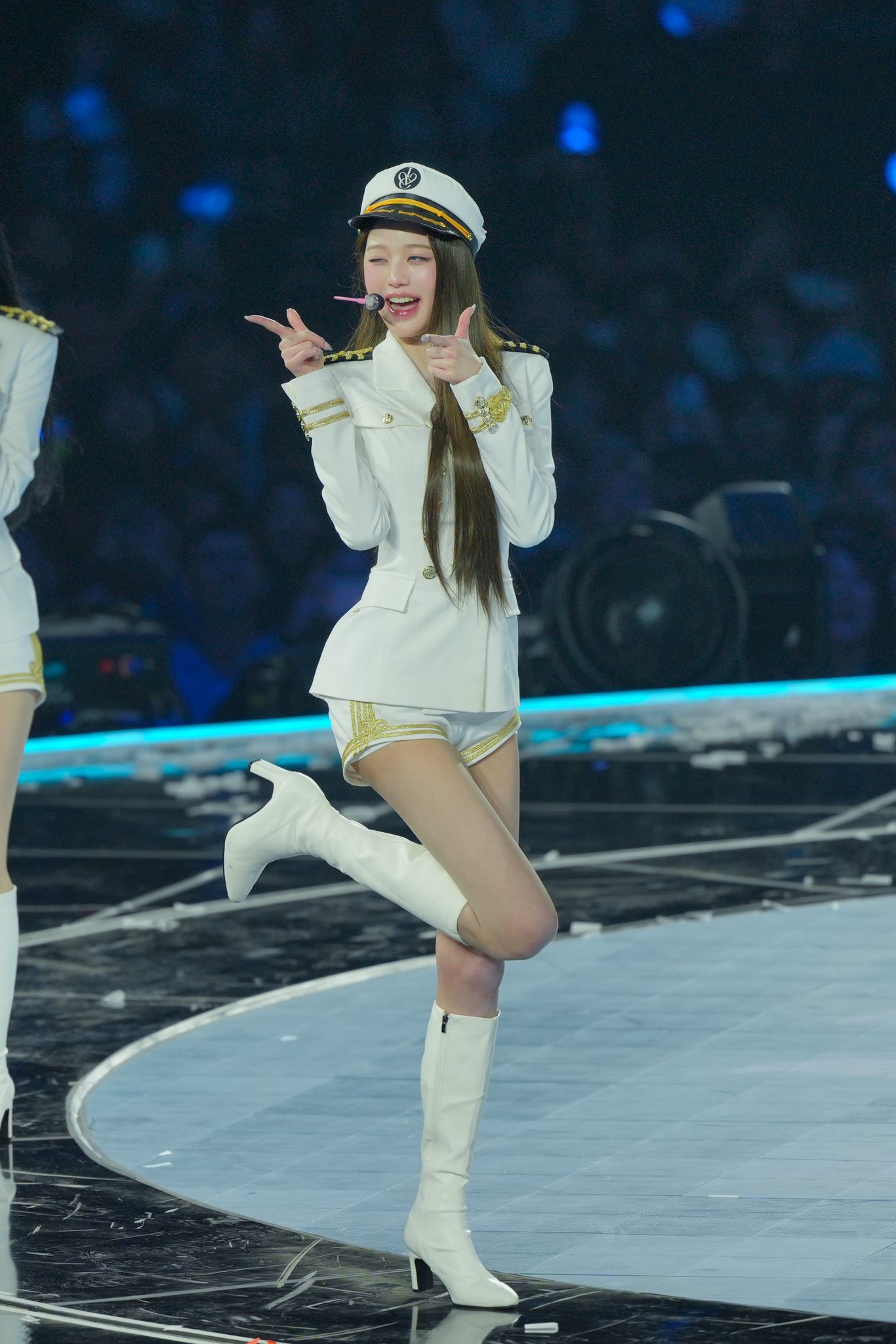 Cả nh&oacute;m mỹ nh&acirc;n bị đối xử bất c&ocirc;ng để l&agrave;m nền cho c&ocirc;ng ch&uacute;a Kpop: Nổi bật đ&acirc;u kh&ocirc;ng thấy, lộ cả t&aacute; khuyết điểm- Ảnh 6.