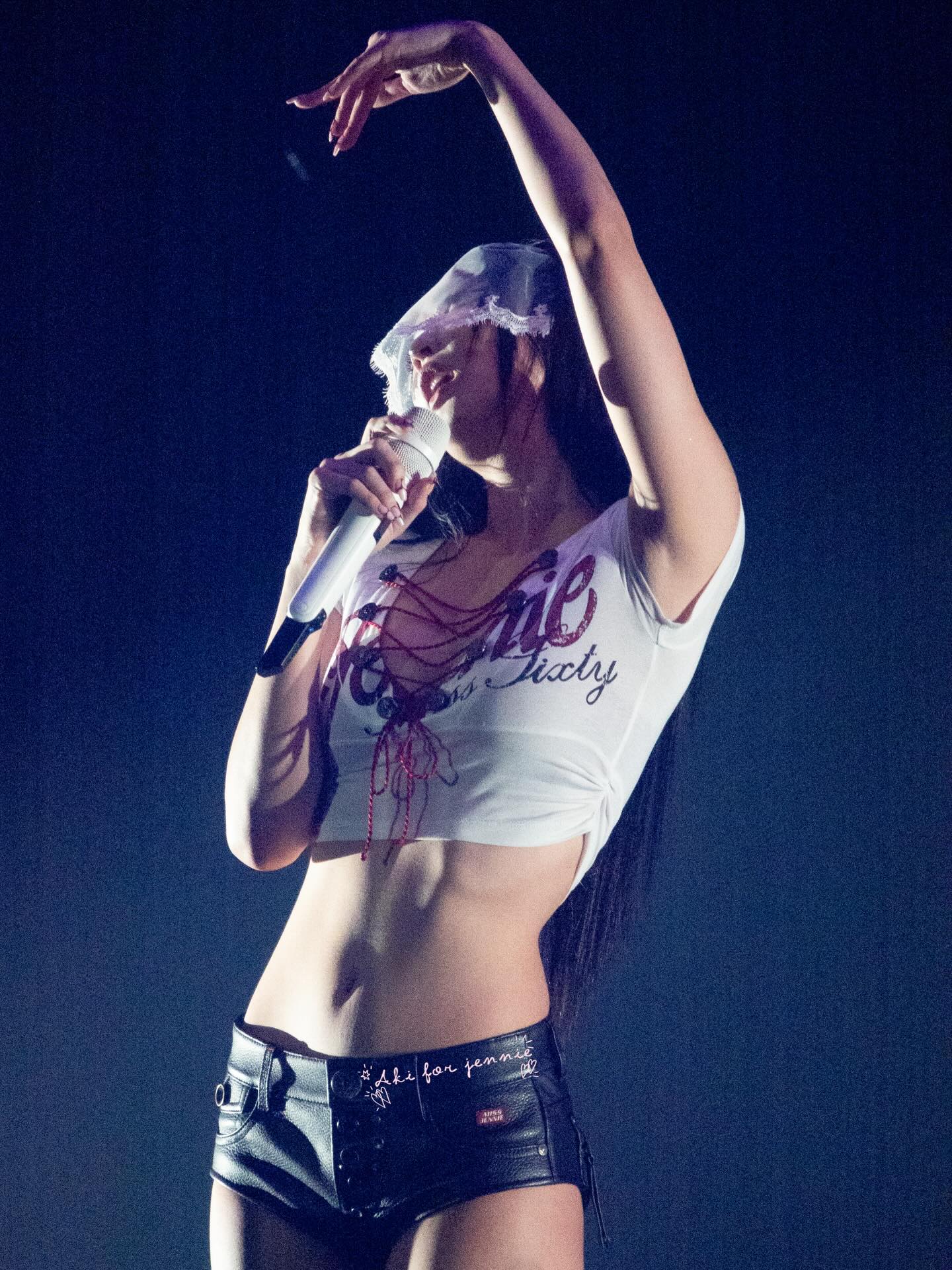 Jennie đ&aacute;nh mắt xanh l&agrave;m ma c&agrave; rồng, nh&igrave;n ph&uacute;t n&agrave;o tương tư ph&uacute;t đ&oacute;- Ảnh 2.