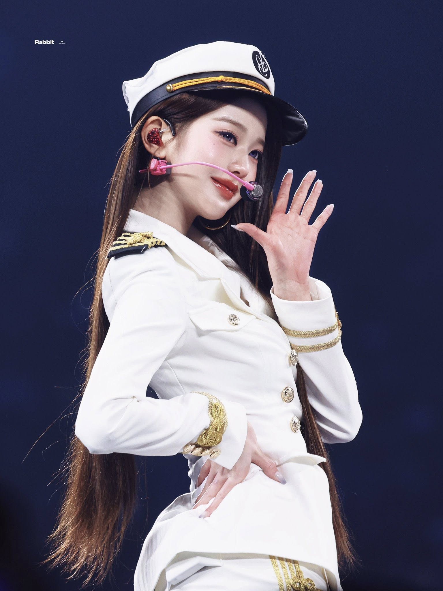 Cả nh&oacute;m mỹ nh&acirc;n bị đối xử bất c&ocirc;ng để l&agrave;m nền cho c&ocirc;ng ch&uacute;a Kpop: Nổi bật đ&acirc;u kh&ocirc;ng thấy, lộ cả t&aacute; khuyết điểm- Ảnh 5.