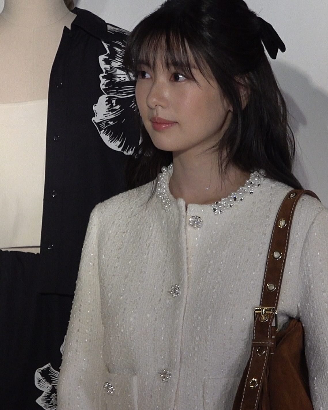 Nữ thần sắp chạm tuổi 40: Gương mặt "b&uacute;ng ra collagen", ăn mặc đẹp đến nỗi g&aacute;i 18 phải học tập- Ảnh 1.