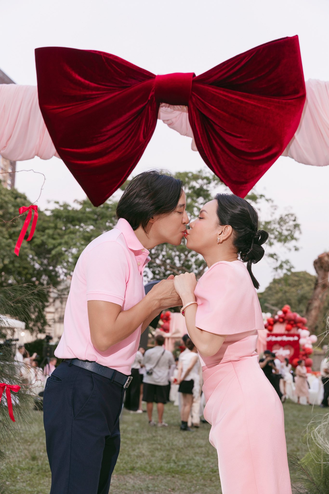 Tiệc th&ocirc;i n&ocirc;i quy tụ cả showbiz của con g&aacute;i Puka: Ho&agrave; Minzy lẻ b&oacute;ng, 1 đ&ocirc;i lộ diện giữa tin đồn c&oacute; tin vui- Ảnh 12.