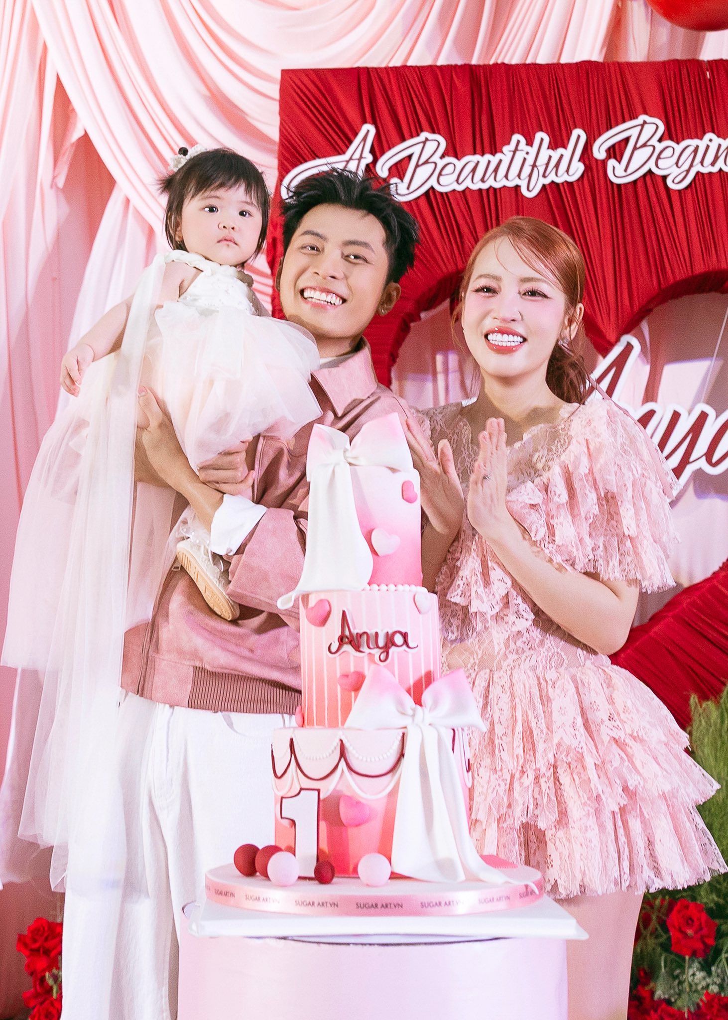 Tiệc th&ocirc;i n&ocirc;i quy tụ cả showbiz của con g&aacute;i Puka: Ho&agrave; Minzy lẻ b&oacute;ng, 1 đ&ocirc;i lộ diện giữa tin đồn c&oacute; tin vui- Ảnh 22.