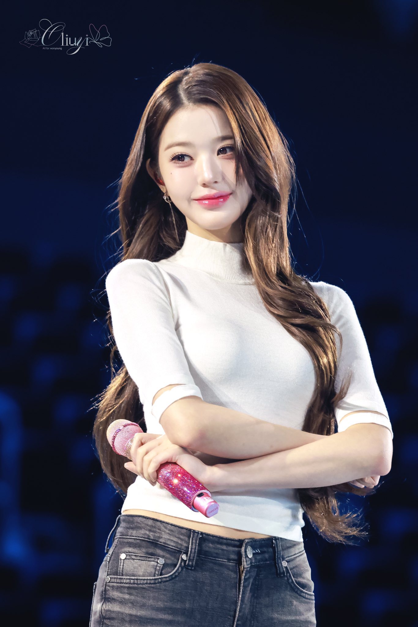 Cả nh&oacute;m mỹ nh&acirc;n bị đối xử bất c&ocirc;ng để l&agrave;m nền cho c&ocirc;ng ch&uacute;a Kpop: Nổi bật đ&acirc;u kh&ocirc;ng thấy, lộ cả t&aacute; khuyết điểm- Ảnh 10.