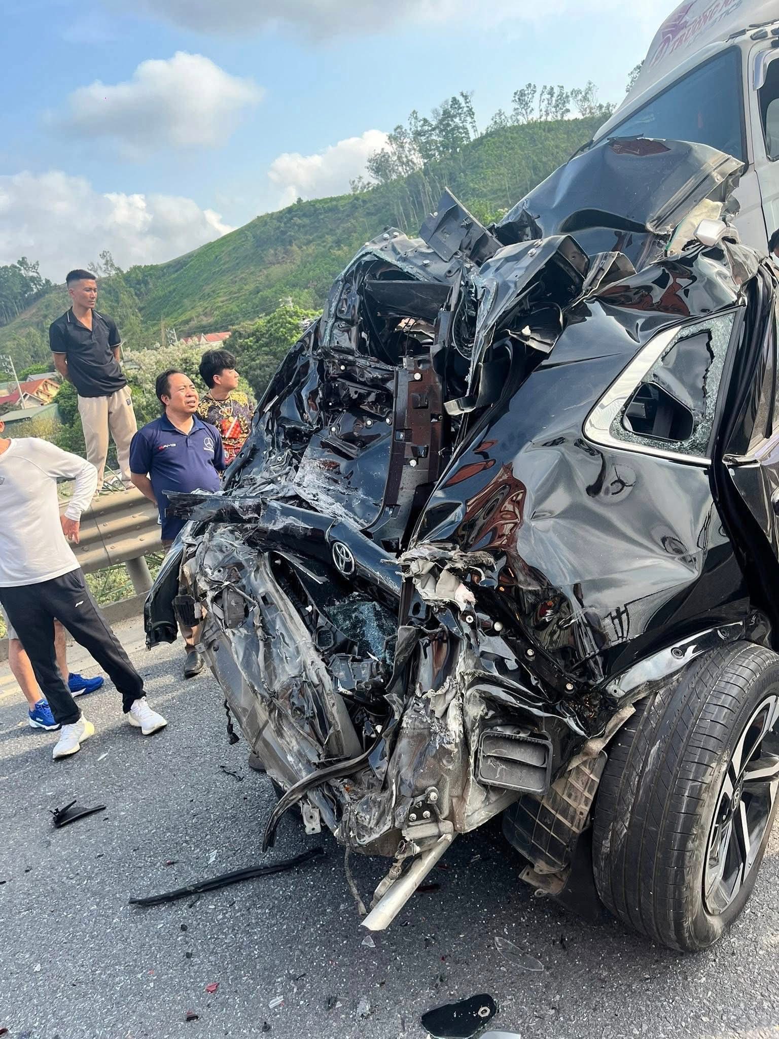 Hiện trường kinh ho&agrave;ng vụ tai nạn li&ecirc;n ho&agrave;n 6 xe tr&ecirc;n cao tốc, c&oacute; xe bị v&ograve; n&aacute;t- Ảnh 2.