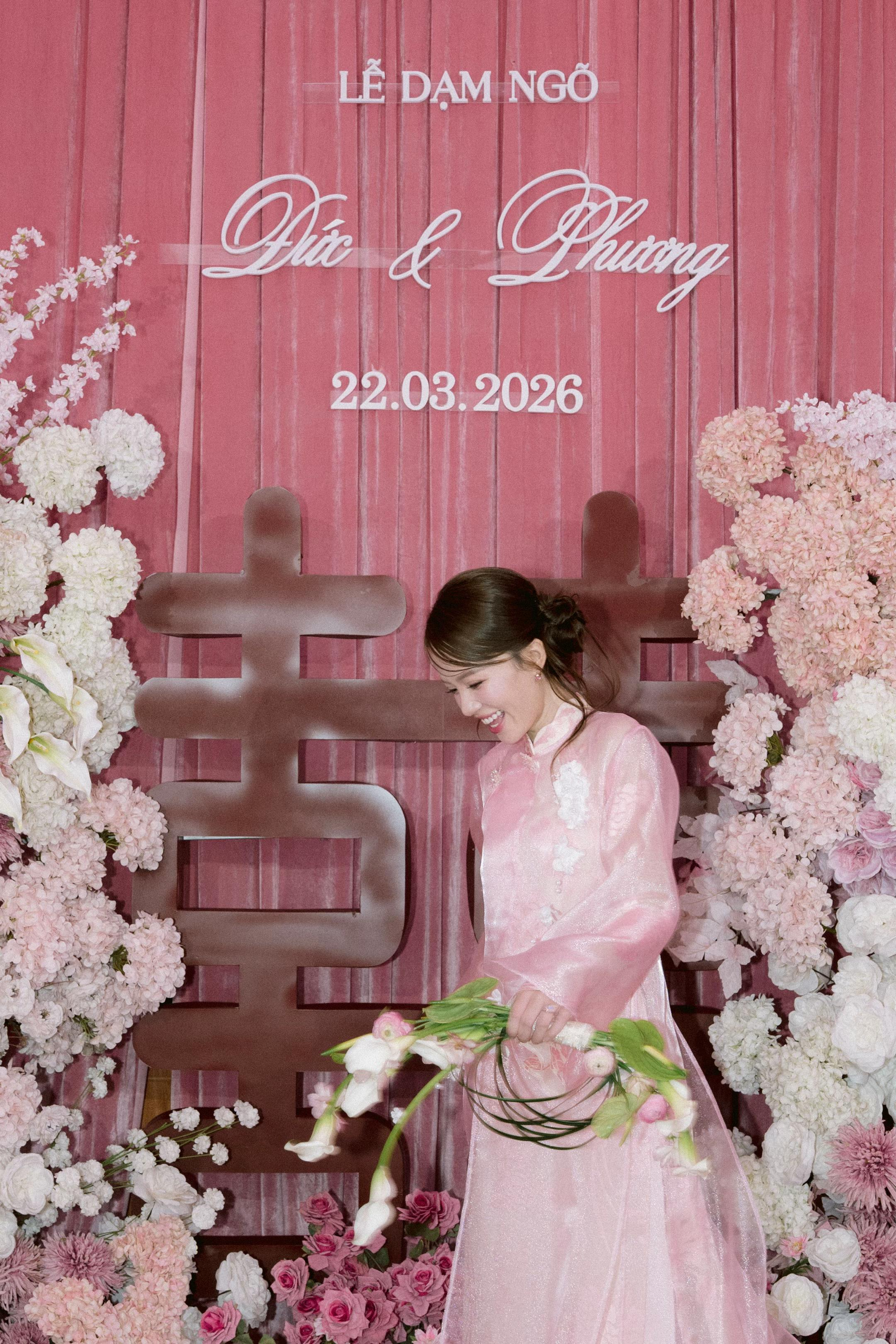 C&ocirc; d&acirc;u hot nhất TikTok h&ocirc;m nay: Diện &aacute;o d&agrave;i xinh ph&aacute;t s&aacute;ng, cả c&otilde;i mạng "ăn cưới online"- Ảnh 8.