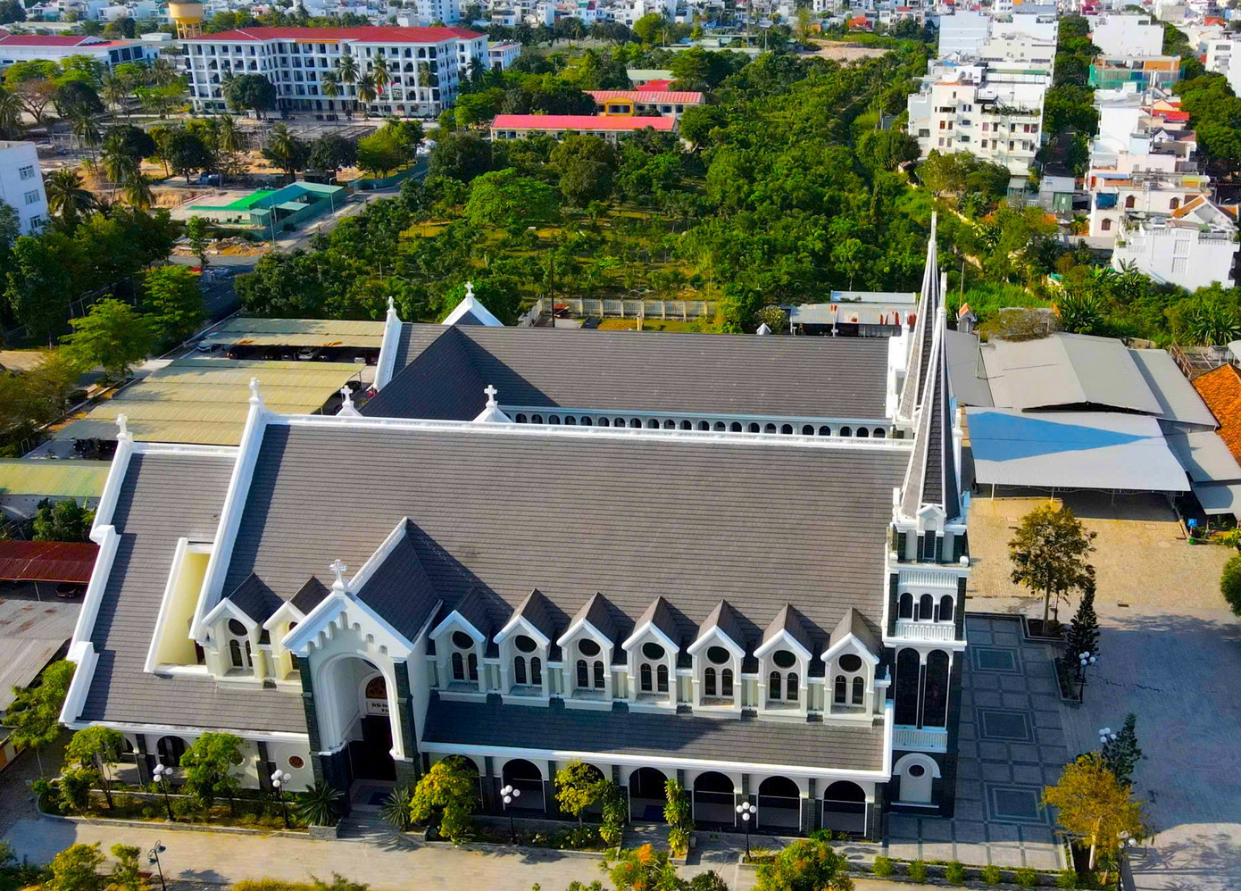 Chi&ecirc;m ngưỡng nh&agrave; thờ tuyệt đẹp ở Nha Trang- Ảnh 4.