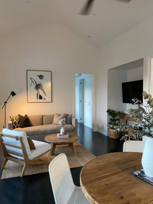 10 năm thu&ecirc; nh&agrave; ở H&agrave; Nội, từng d&agrave;nh hơn nửa th&aacute;ng lương trả tiền nh&agrave;, t&ocirc;i ph&aacute;t hiện ra 5 sự thật &ldquo;ngược đời&rdquo;- Ảnh 2.