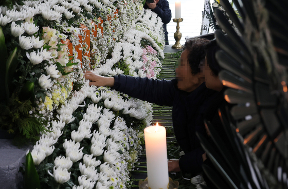 H&eacute; lộ cuộc gọi cuối c&ugrave;ng đầy nước mắt trong vụ ch&aacute;y nh&agrave; m&aacute;y khiến 64 người thương vong ở H&agrave;n Quốc- Ảnh 2.