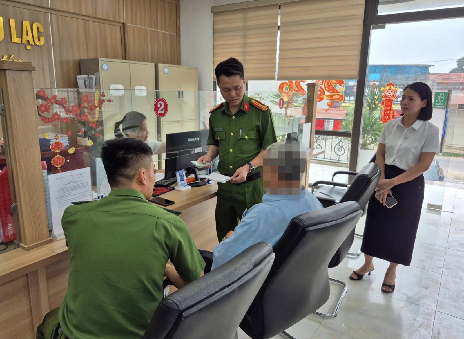 Ph&aacute;t hiện đầu số lừa đảo mới, c&ocirc;ng an CẢNH B&Aacute;O người d&acirc;n kh&ocirc;ng nghe m&aacute;y kẻo mất tiền oan- Ảnh 1.