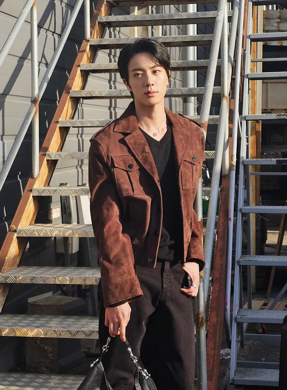 Mỹ nam đẹp nhất thế giới bị ruồng bỏ, c&ocirc;ng ty quản l&yacute; BTS &ldquo;th&ecirc;m dầu v&agrave;o lửa&rdquo;- Ảnh 5.