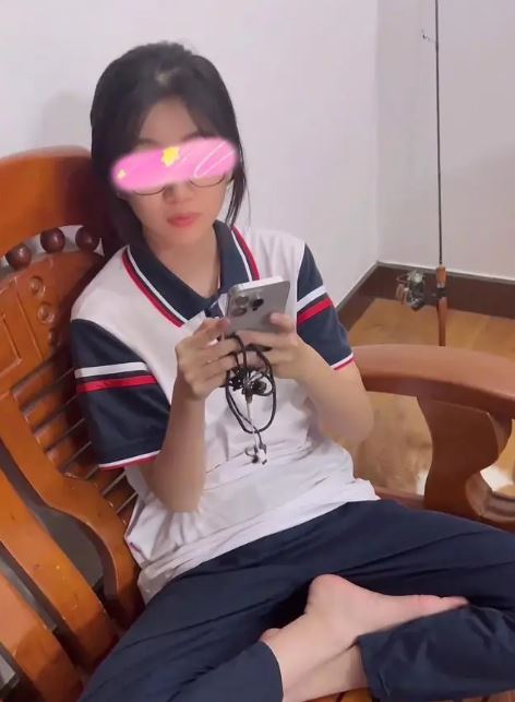 C&oacute; con c&aacute;i kiểu n&agrave;y th&igrave; bố mẹ n&agrave;o cũng suy sụp!- Ảnh 1.