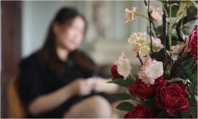 Người phụ nữ nộp đơn ly h&ocirc;n mới ph&aacute;t hiện m&igrave;nh c&oacute; tới 4 đời chồng: "T&ocirc;i kh&ocirc;ng hề quen biết những người n&agrave;y"- Ảnh 1.