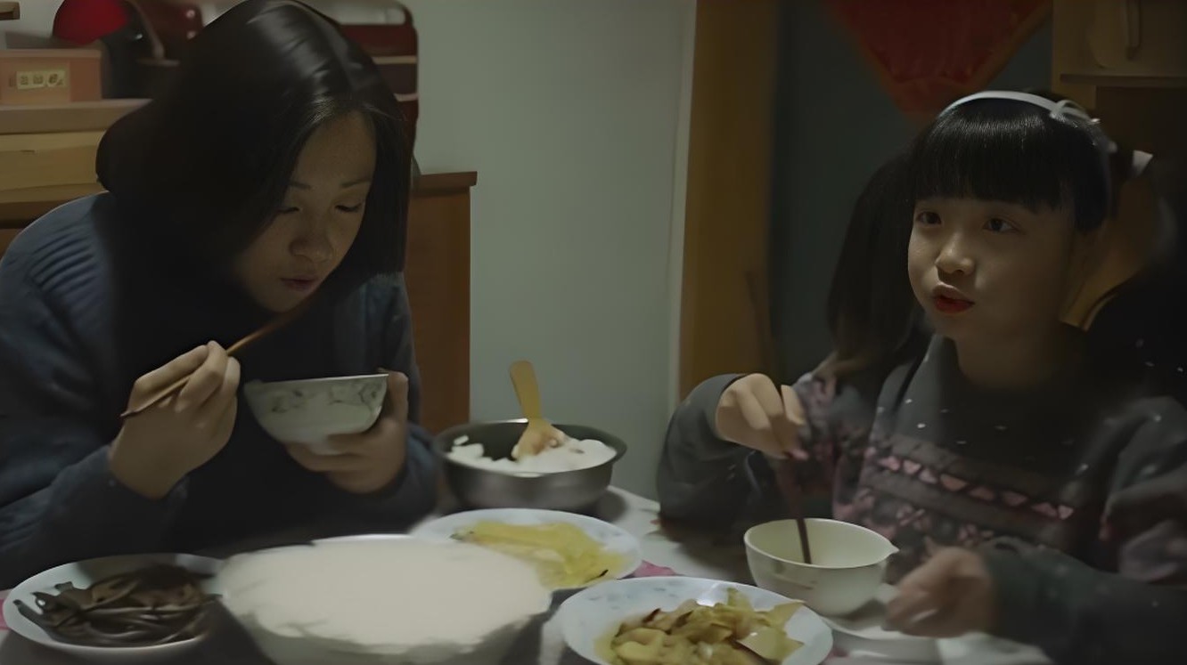 Nghi&ecirc;n cứu của Đại học Oslo: Đừng bắt con im lặng khi ăn, những đứa trẻ hay tranh luận thường c&oacute; học vị cao hơn- Ảnh 1.