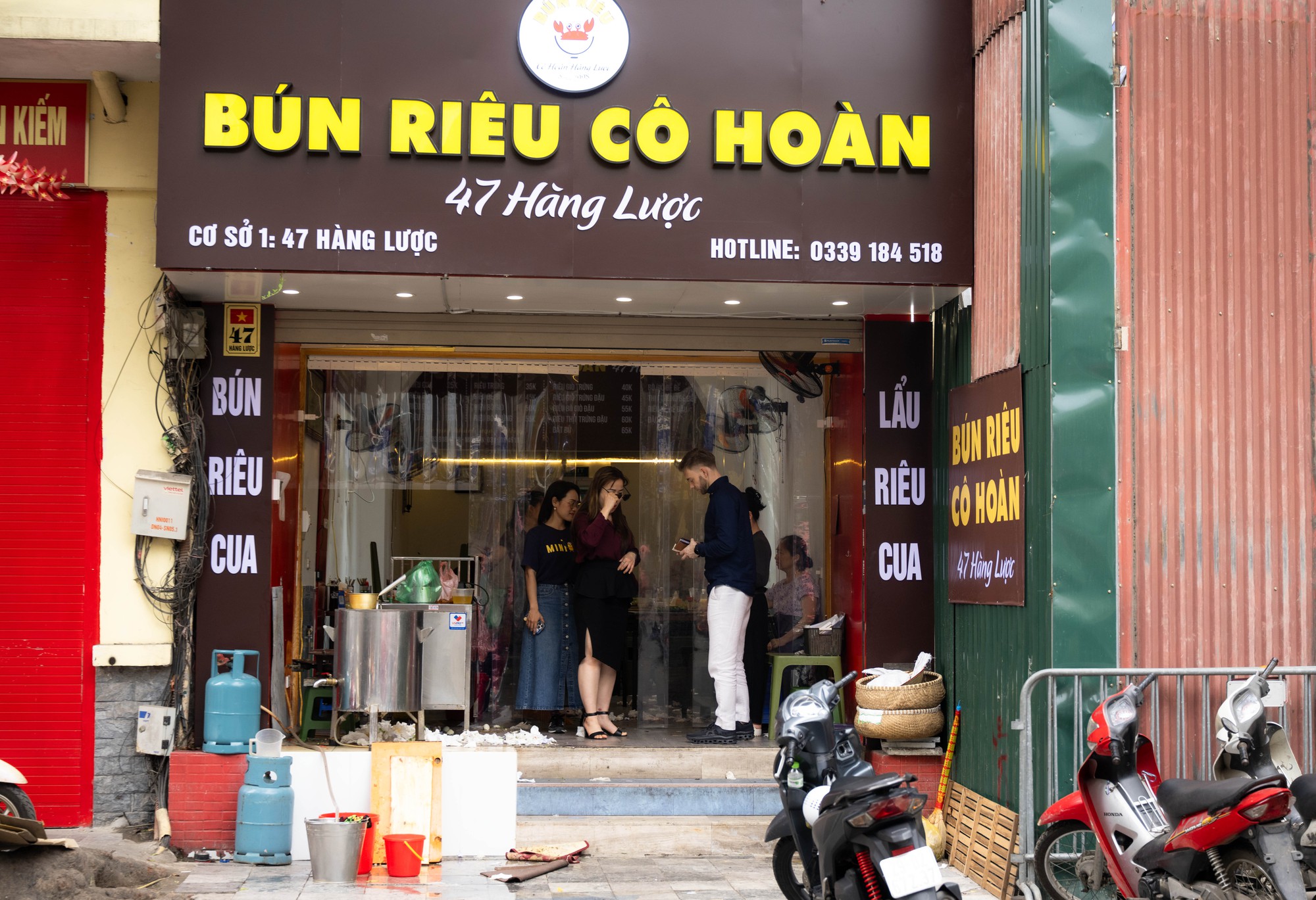 Quán bún riêu Hà Nội bị phạt 4,5 triệu sau vụ khách Trung chê bẩn: Lên đời chỗ mới, điều hoà khang trang- Ảnh 4. Quán bún riêu Hà Nội bị phạt 4,5 triệu sau vụ khách Trung chê bẩn: Lên đời chỗ mới, điều hoà khang trang- Ảnh 4.