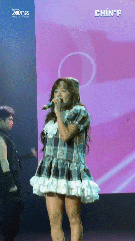 Chiếc v&aacute;y b&aacute;o hại Phương Ly: Cả c&otilde;i mạng đ&aacute;nh gi&aacute;- Ảnh 1.