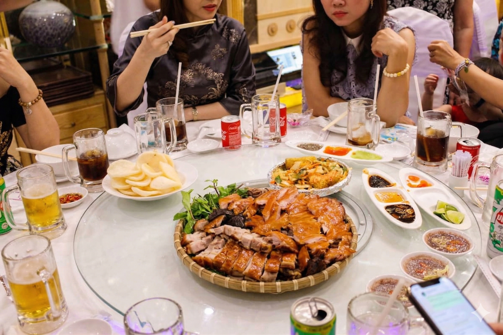 Chiếc h&oacute;a đơn tinh tế lại th&agrave;nh v&ocirc; duy&ecirc;n, c&ocirc; g&aacute;i "chạy mất d&eacute;p" sau m&agrave;n thể hiện "độ gi&agrave;u" của mẹ chồng tương lai- Ảnh 1.