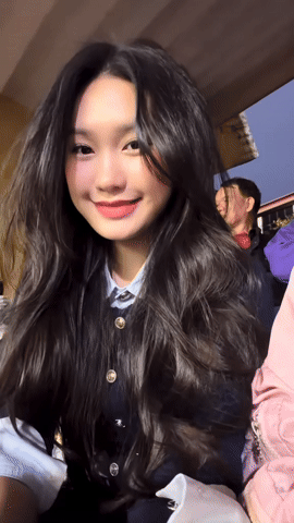 Kh&ocirc;ng nhận ra Do&atilde;n Hải My qua "camera thường" khi đi cổ vũ Văn Hậu, sao kh&aacute;c ảnh tr&ecirc;n mạng lắm!- Ảnh 2.