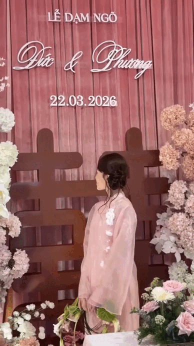 C&ocirc; d&acirc;u hot nhất TikTok h&ocirc;m nay: Diện &aacute;o d&agrave;i xinh ph&aacute;t s&aacute;ng, cả c&otilde;i mạng "ăn cưới online"- Ảnh 5.