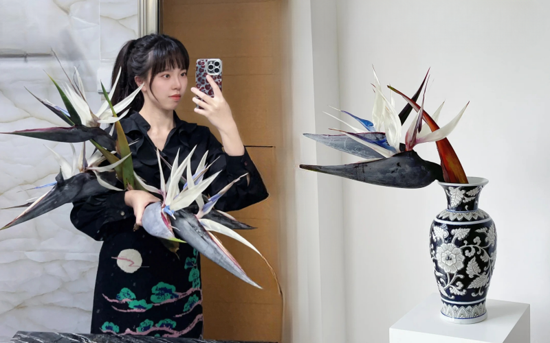 Thấy c&agrave;nh Bạch hạc "chảy nước mắt", tưởng hỏng h&oacute;a ra vớ được b&aacute;u vật decor: Lo&agrave;i hoa qu&yacute; tộc đang l&agrave;m mưa l&agrave;m gi&oacute; hội nghiện Wabi-sabi sang chảnh- Ảnh 1.