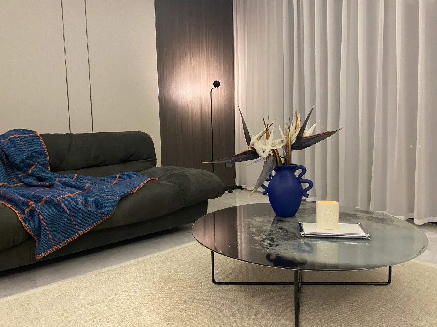 Thấy c&agrave;nh Bạch hạc "chảy nước mắt", tưởng hỏng h&oacute;a ra vớ được b&aacute;u vật decor: Lo&agrave;i hoa qu&yacute; tộc đang l&agrave;m mưa l&agrave;m gi&oacute; hội nghiện Wabi-sabi sang chảnh- Ảnh 24.