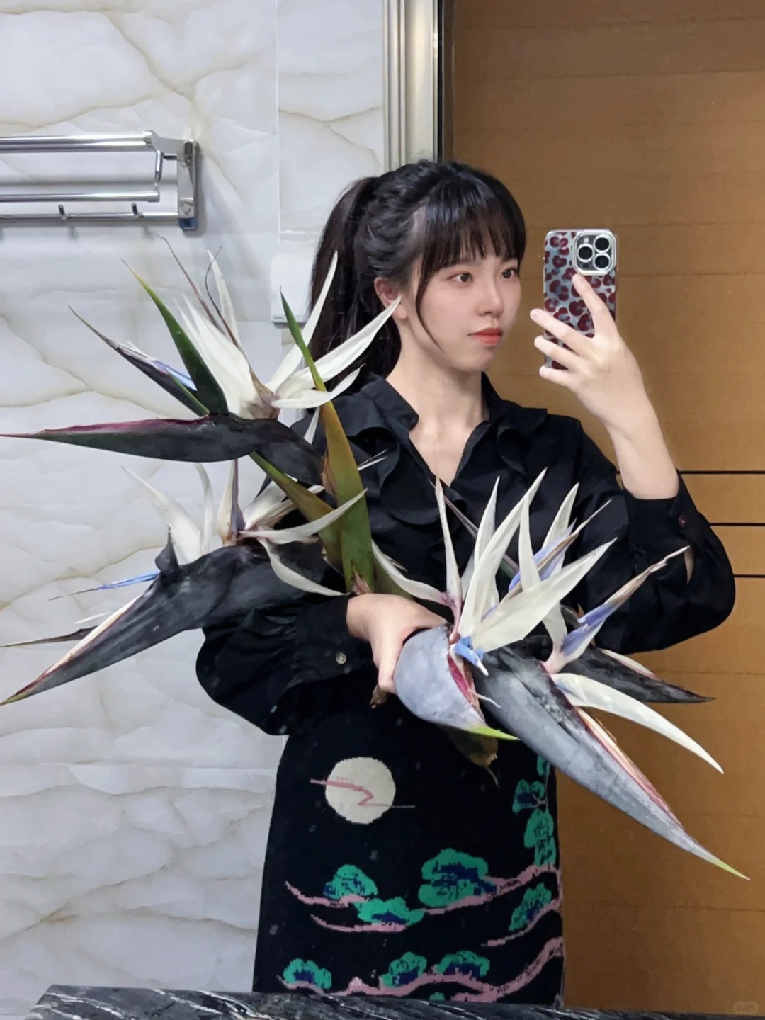 Thấy c&agrave;nh Bạch hạc "chảy nước mắt", tưởng hỏng h&oacute;a ra vớ được b&aacute;u vật decor: Lo&agrave;i hoa qu&yacute; tộc đang l&agrave;m mưa l&agrave;m gi&oacute; hội nghiện Wabi-sabi sang chảnh- Ảnh 6.