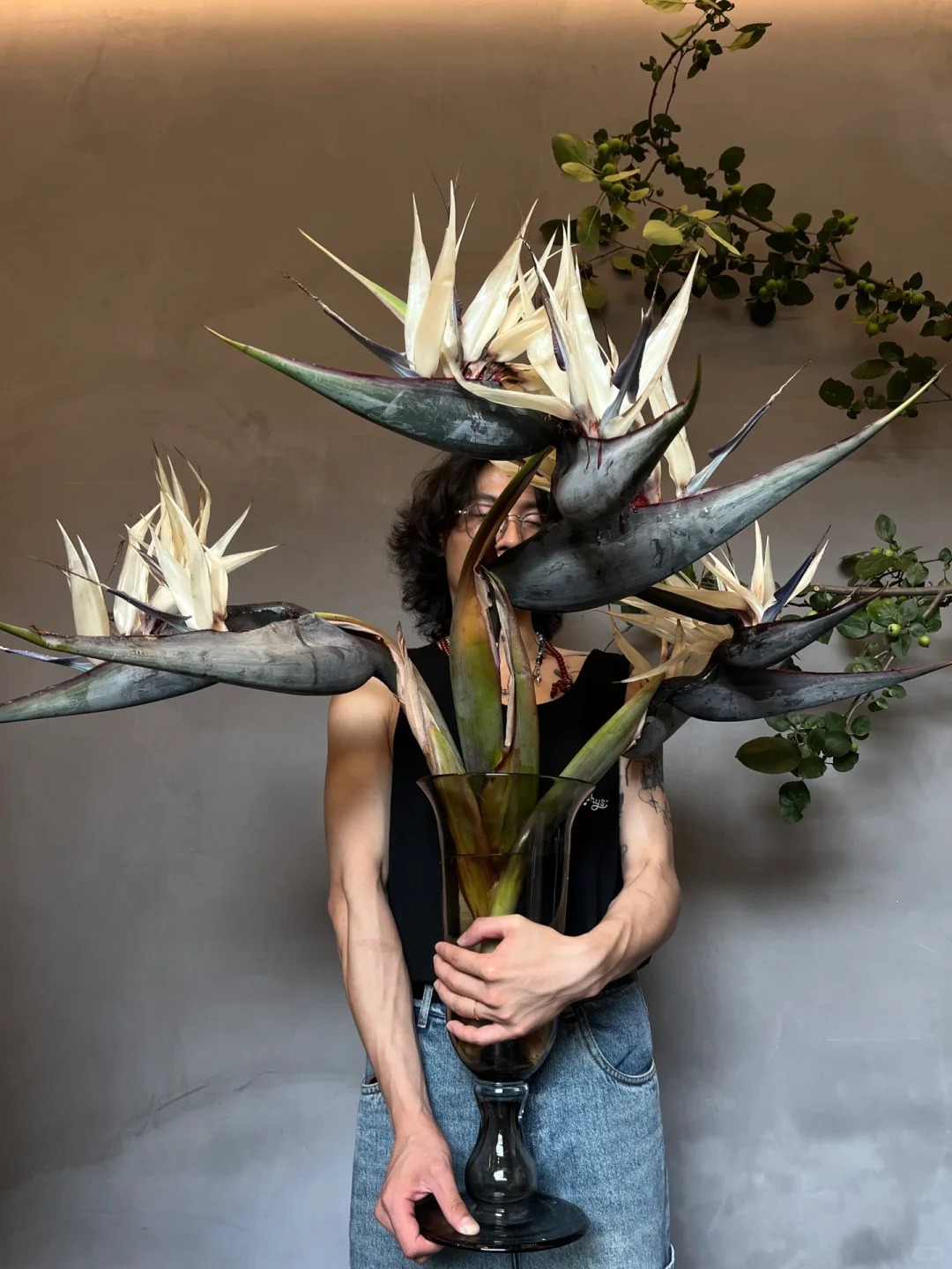 Thấy c&agrave;nh Bạch hạc "chảy nước mắt", tưởng hỏng h&oacute;a ra vớ được b&aacute;u vật decor: Lo&agrave;i hoa qu&yacute; tộc đang l&agrave;m mưa l&agrave;m gi&oacute; hội nghiện Wabi-sabi sang chảnh- Ảnh 7.