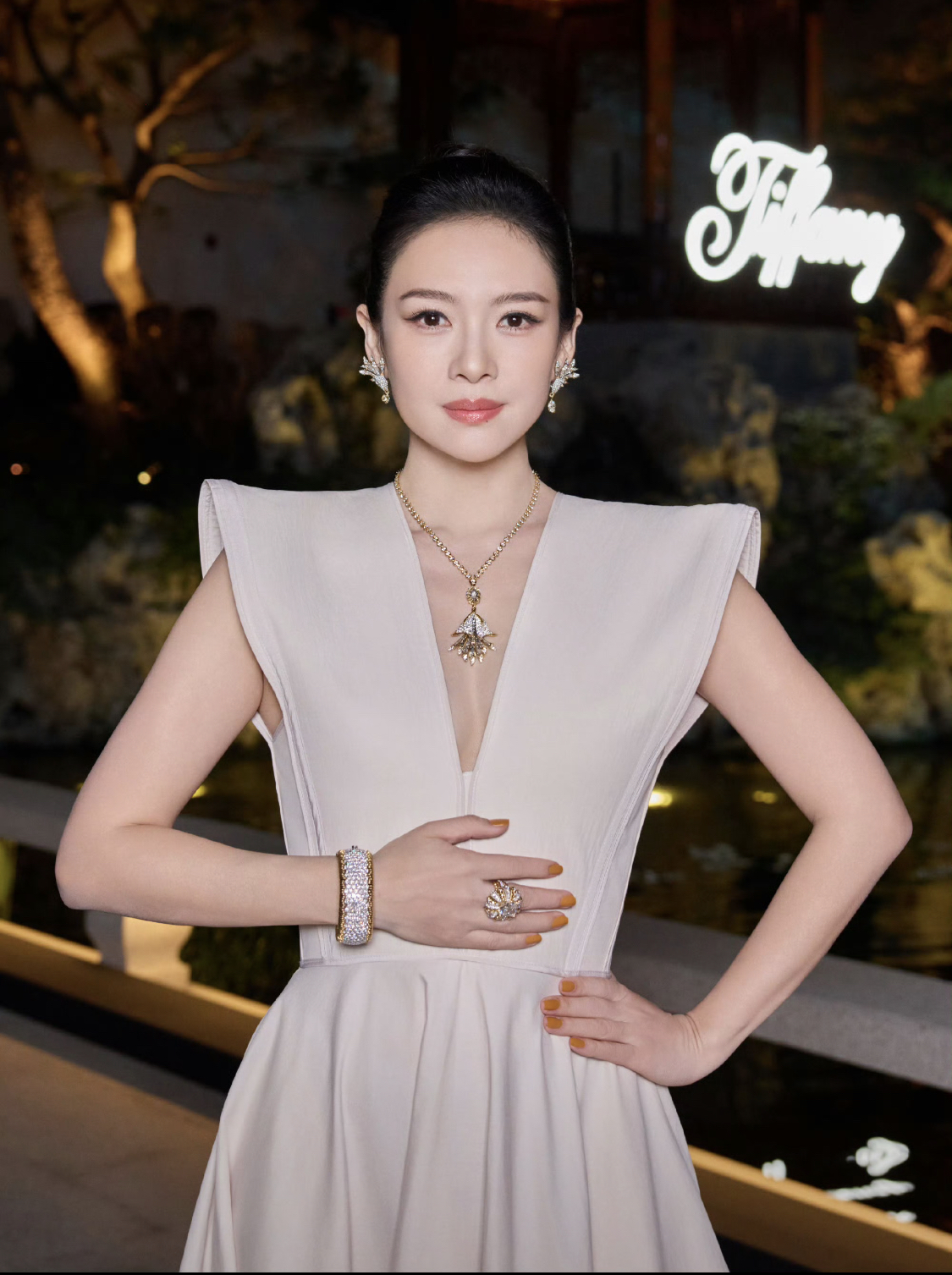 Minh tinh quyền lực nhất Trung Quốc "lật mặt nhanh hơn lật b&aacute;nh tr&aacute;ng", c&ocirc;ng khai lườm ngu&yacute;t ngay tr&ecirc;n s&oacute;ng trực tiếp- Ảnh 1.