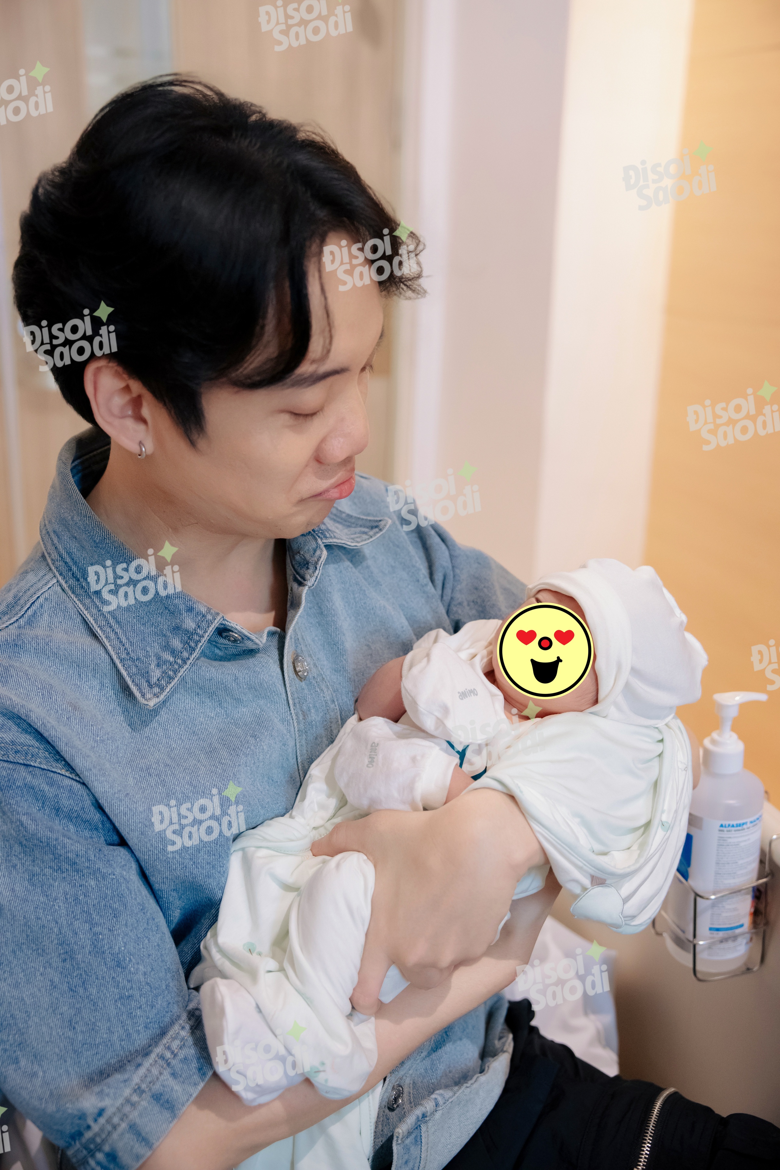 Dù ngoài kia có bão tố gì, thì đây là gia đình JustaTee - Trâm Anh bên cạnh bé thứ 3 vừa sinh!- Ảnh 11.