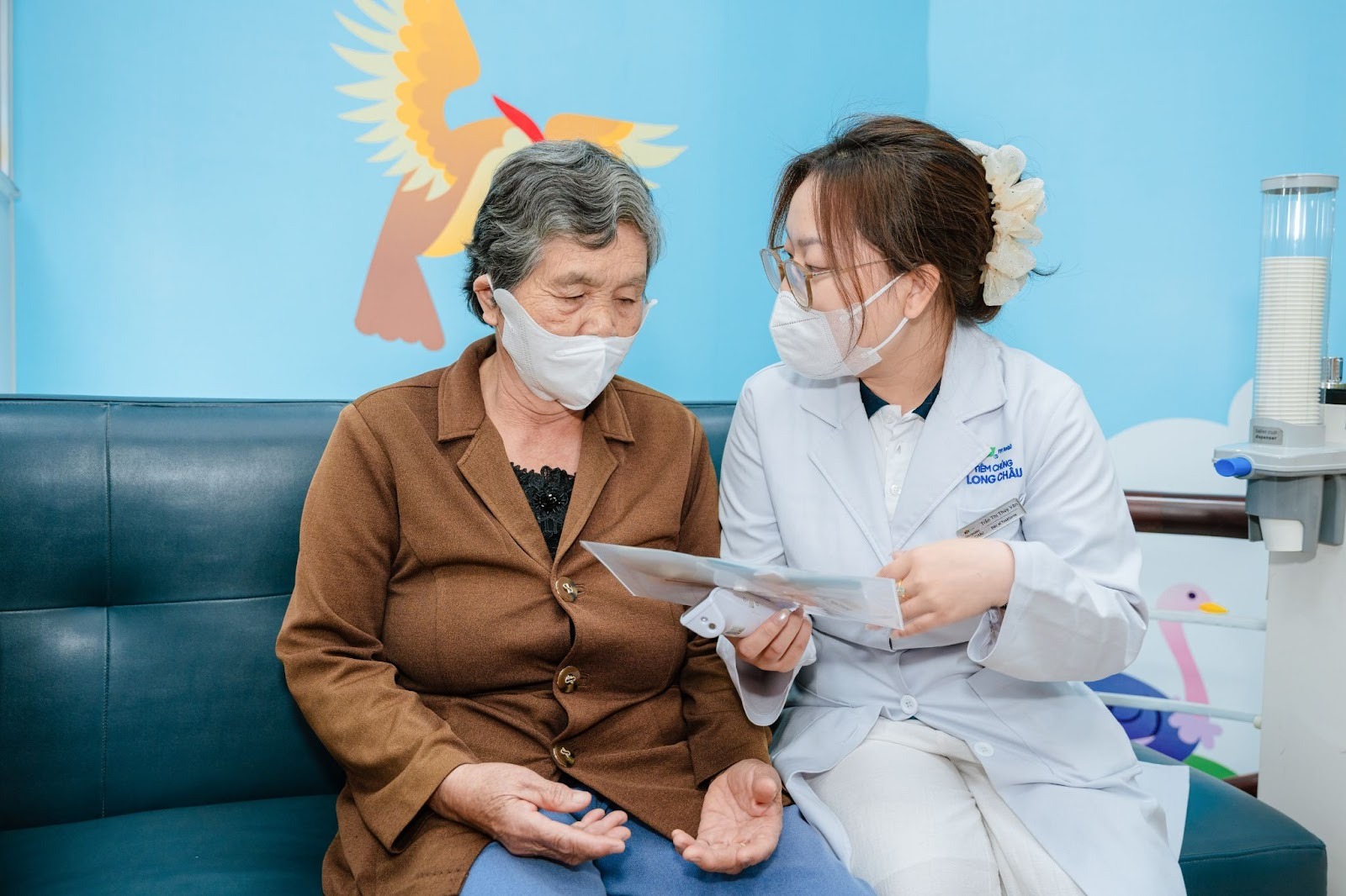 Long Ch&acirc;u mở rộng chuỗi hoạt động ti&ecirc;m chủng cộng đồng: Miễn ph&iacute; h&agrave;ng ng&agrave;n mũi vắc xin c&uacute;m m&ugrave;a cho người d&acirc;n miền Trung- Ảnh 1.