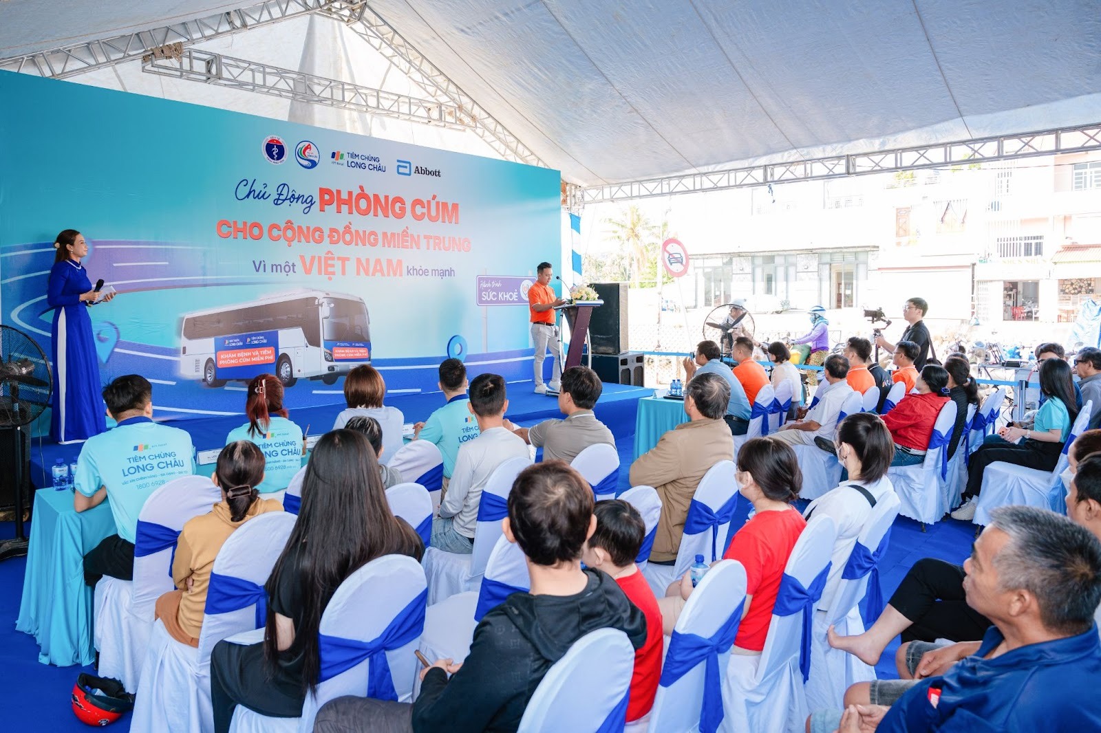 Long Ch&acirc;u mở rộng chuỗi hoạt động ti&ecirc;m chủng cộng đồng: Miễn ph&iacute; h&agrave;ng ng&agrave;n mũi vắc xin c&uacute;m m&ugrave;a cho người d&acirc;n miền Trung- Ảnh 3.