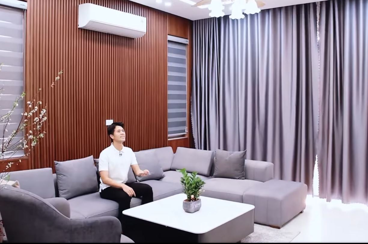 Cầu thủ kiếm tiền giỏi thật! Đ&igrave;nh Bắc x&acirc;y nh&agrave; to đ&ugrave;ng b&aacute;o hiếu, Văn To&agrave;n, Ho&agrave;ng Đức "mang biệt phủ về cho mẹ"- Ảnh 11.