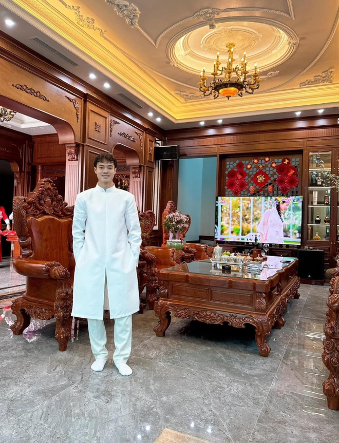 Cầu thủ kiếm tiền giỏi thật! Đ&igrave;nh Bắc x&acirc;y nh&agrave; to đ&ugrave;ng b&aacute;o hiếu, Văn To&agrave;n, Ho&agrave;ng Đức "mang biệt phủ về cho mẹ"- Ảnh 6.