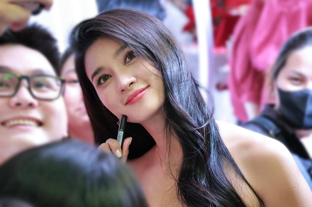 Khung h&igrave;nh nhiều mỹ nh&acirc;n hội tụ: Kim Tuyến hay Phương Anh Đ&agrave;o mới l&agrave; người đẹp nhất Vbiz?- Ảnh 4.