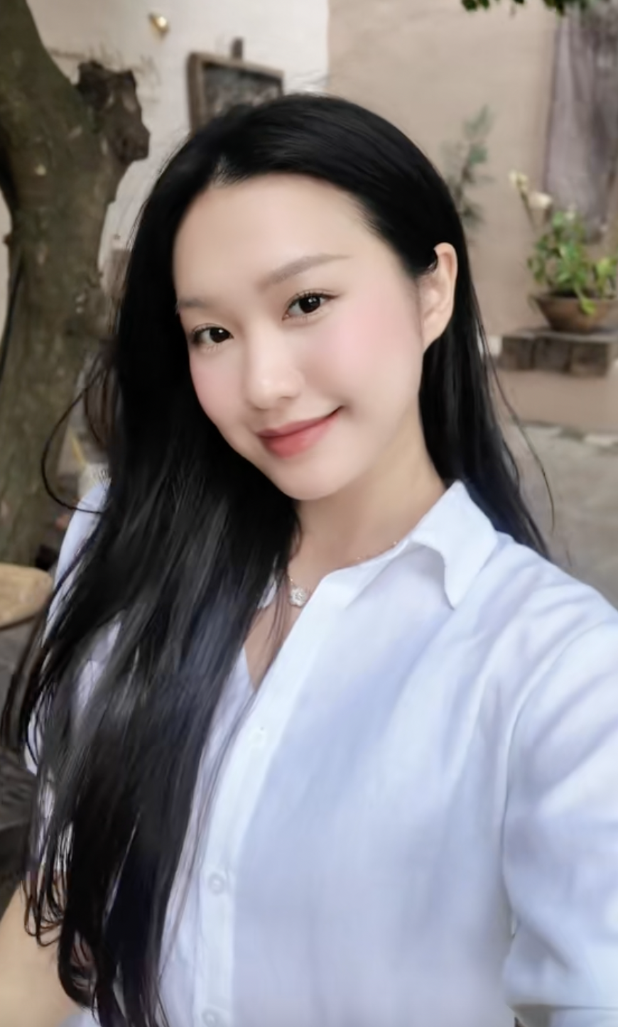 Kh&ocirc;ng nhận ra Do&atilde;n Hải My qua "camera thường" khi đi cổ vũ Văn Hậu, sao kh&aacute;c ảnh tr&ecirc;n mạng lắm!- Ảnh 3.