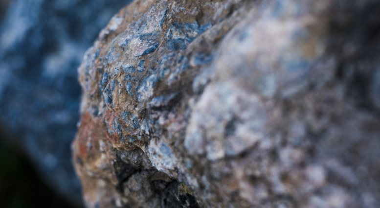 Ph&aacute;t hiện mỏ kho&aacute;ng sản khổng lồ chứa 9,7 triệu tấn oxit đất hiếm ngay tại l&aacute;ng giềng Việt Nam- Ảnh 1.