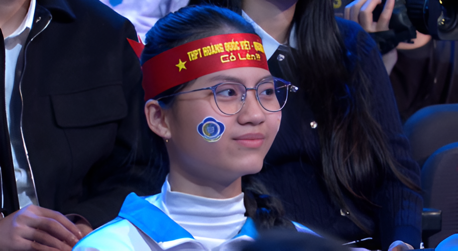 Khoảnh khắc "lần đầu n&oacute;i với mẹ" tr&ecirc;n s&acirc;n khấu Olympia của nữ sinh Quảng Ninh khiến cả trường quay x&uacute;c động- Ảnh 4.