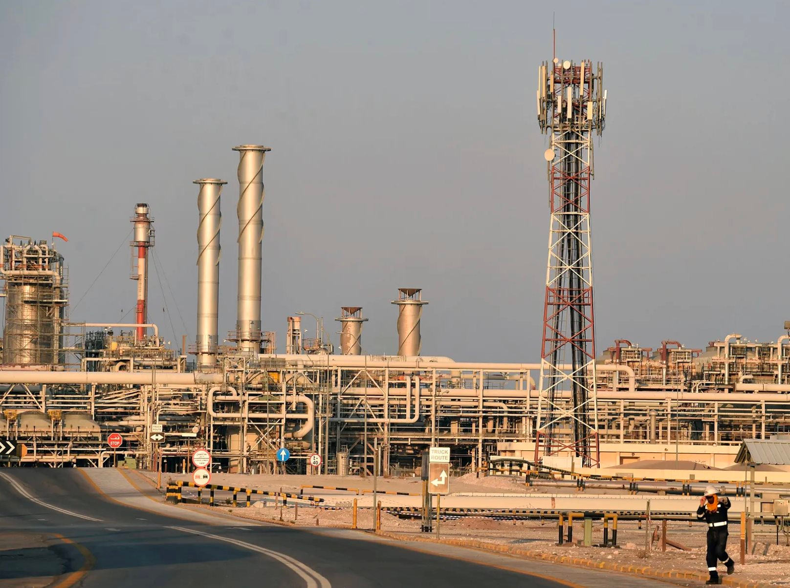 Iran tuy&ecirc;n bố kh&ocirc;ng c&ograve;n một giọt dầu để b&aacute;n, xuất hiện một đường ống c&ocirc;ng suất 7 triệu th&ugrave;ng/ng&agrave;y th&agrave;nh 'phao cứu sinh' cho cả thế giới- Ảnh 1.