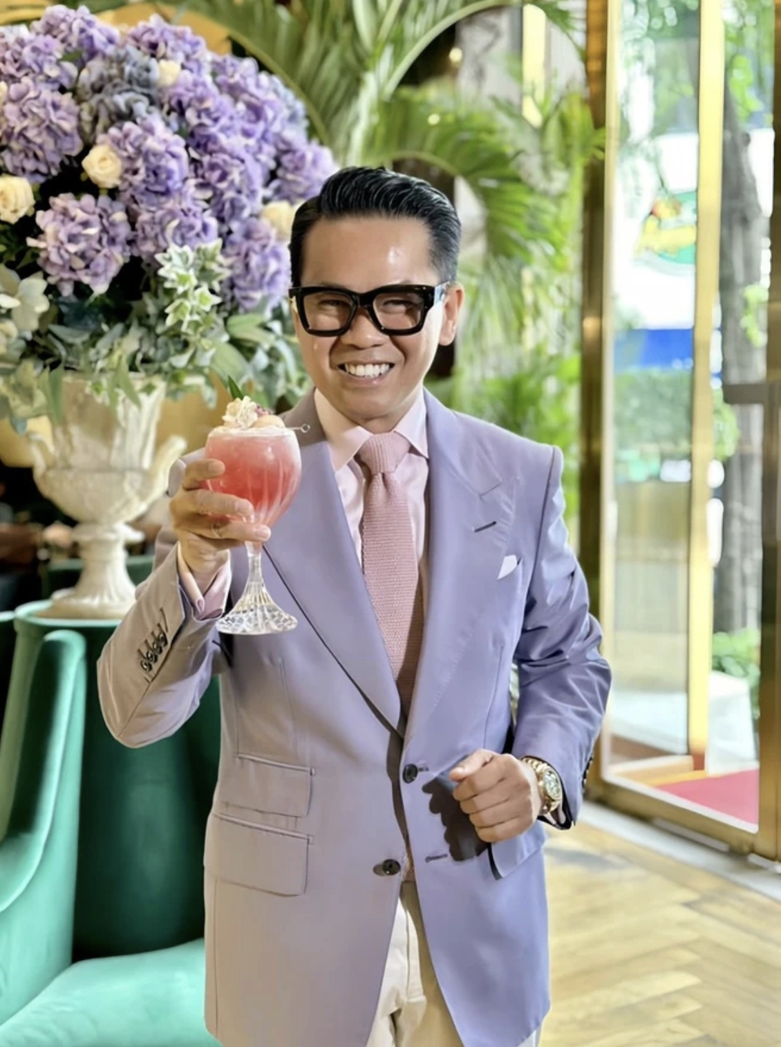 Chuyện g&igrave; đang xảy ra trong qu&aacute;n c&agrave; ph&ecirc; của Th&aacute;i C&ocirc;ng?- Ảnh 5.