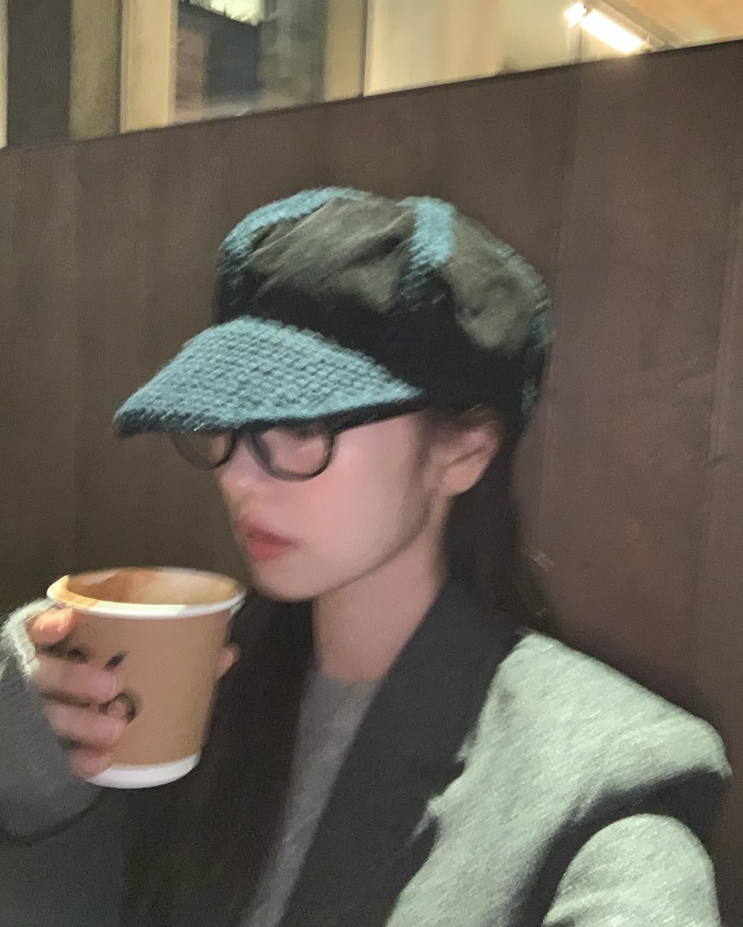 Nữ thần sắp chạm tuổi 40: Gương mặt "b&uacute;ng ra collagen", ăn mặc đẹp đến nỗi g&aacute;i 18 phải học tập- Ảnh 23.