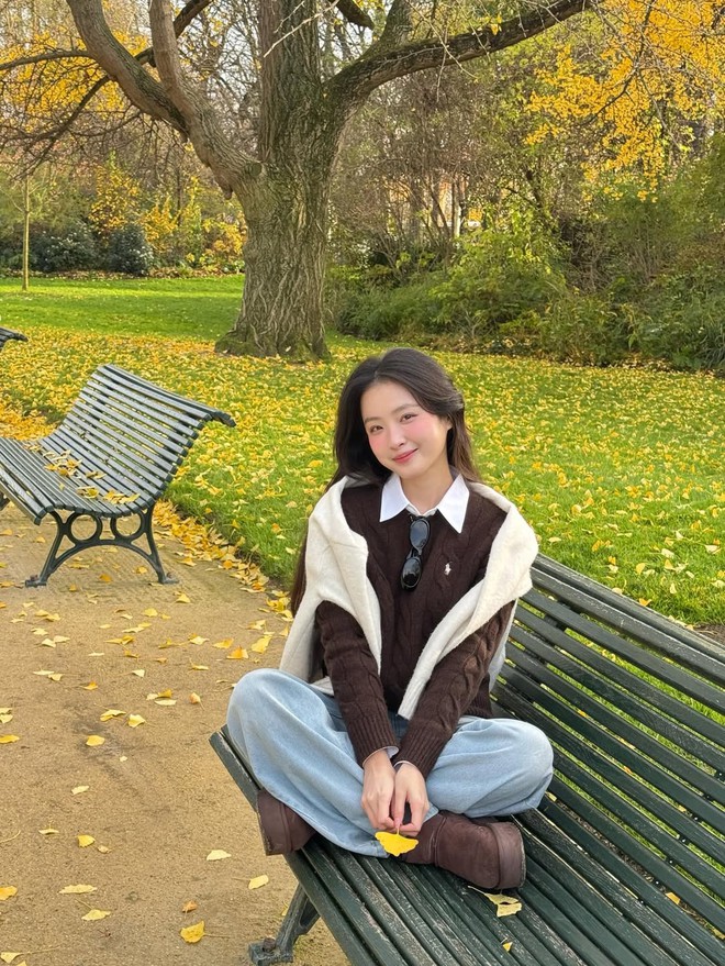 "Bạch nguyệt quang" sống ở Paris g&acirc;y sốt v&igrave; mặc đẹp, đứng cạnh g&aacute;i T&acirc;y kh&ocirc;ng hề l&eacute;p vế- Ảnh 13.