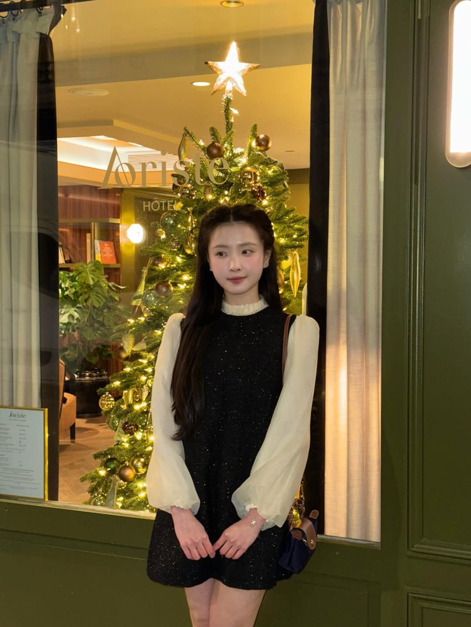 "Bạch nguyệt quang" sống ở Paris g&acirc;y sốt v&igrave; mặc đẹp, đứng cạnh g&aacute;i T&acirc;y kh&ocirc;ng hề l&eacute;p vế- Ảnh 12.