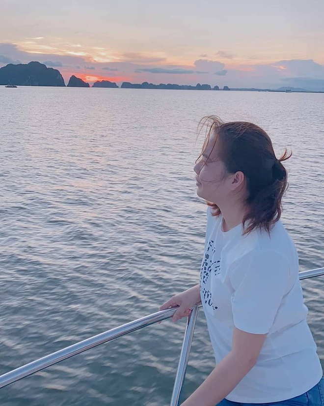C&ocirc; g&aacute;i đổi đời nhờ l&agrave;m trợ l&yacute; nghệ sĩ: Ở resort cao cấp đến check-in du thuyền, rảnh rỗi c&ograve;n đi đ&oacute;ng phim- Ảnh 5.