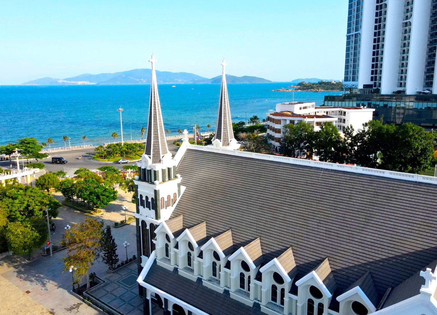 Chi&ecirc;m ngưỡng nh&agrave; thờ tuyệt đẹp ở Nha Trang- Ảnh 1.